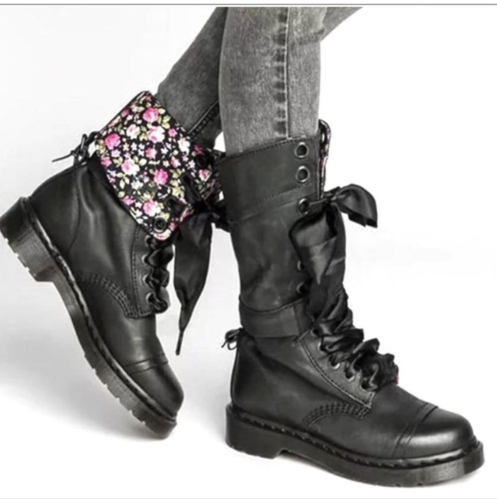 Dr Martens Triumph 1914 black floral fold over combat Women’s Size 10 boots